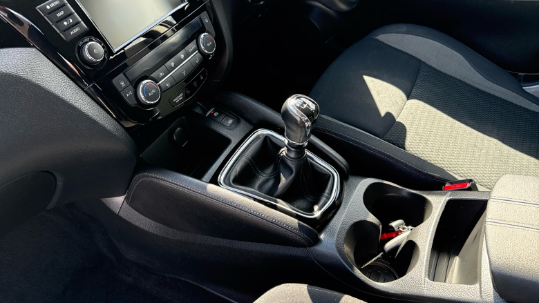 Nissan Qashqai 1.3 DiG-T Acenta Premium 5dr Petrol Hatchback